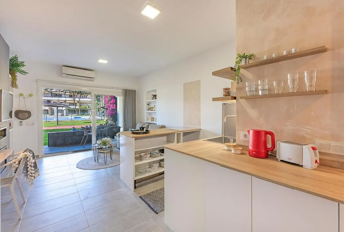 Golden Mile Getaway, Garden View, Pool & Comfort Marbella 0*,