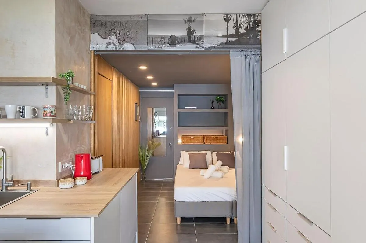 Apartment Golden Mile Getaway, Garden View, Pool & Comfort Marbella