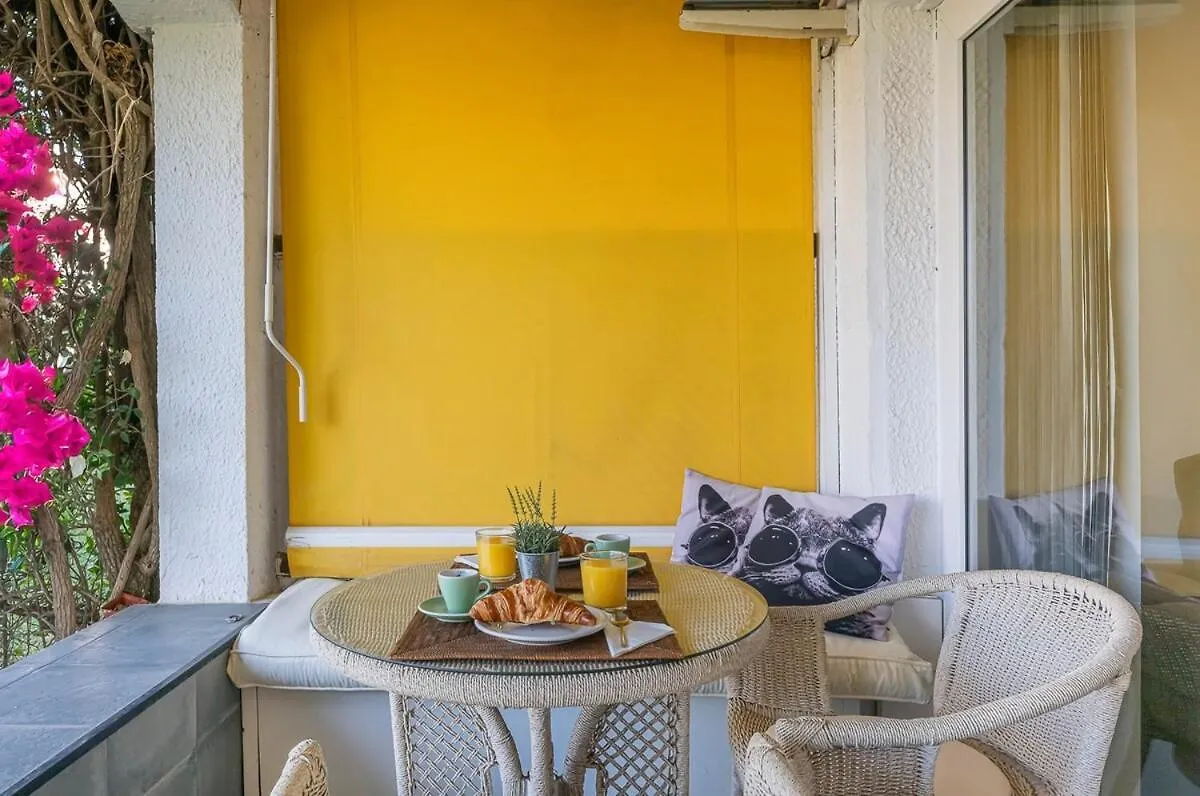 Apartment Golden Mile Getaway, Garden View, Pool & Comfort Marbella